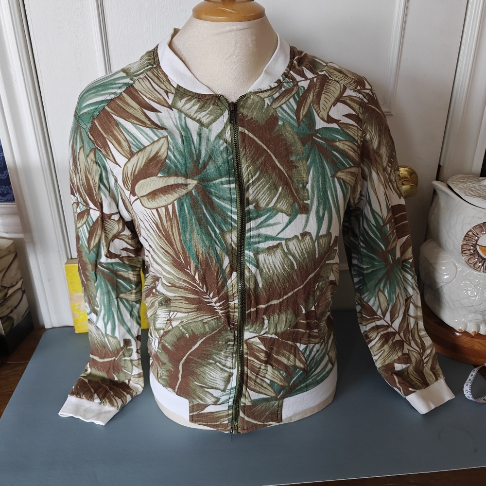 Jungle safari leaf print bomber jacket - Size Small - vacation, resort, summer - Picture 2 of 12